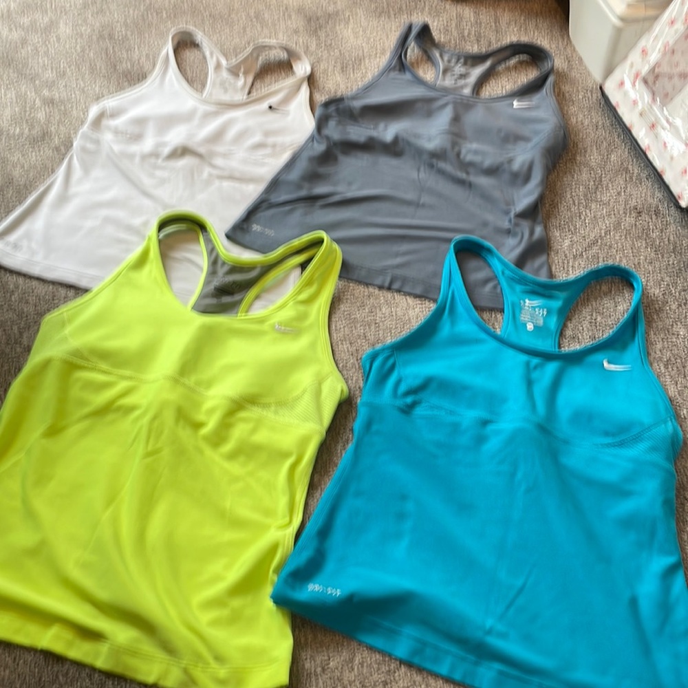 Nike dri-fit workout tank tops size medium